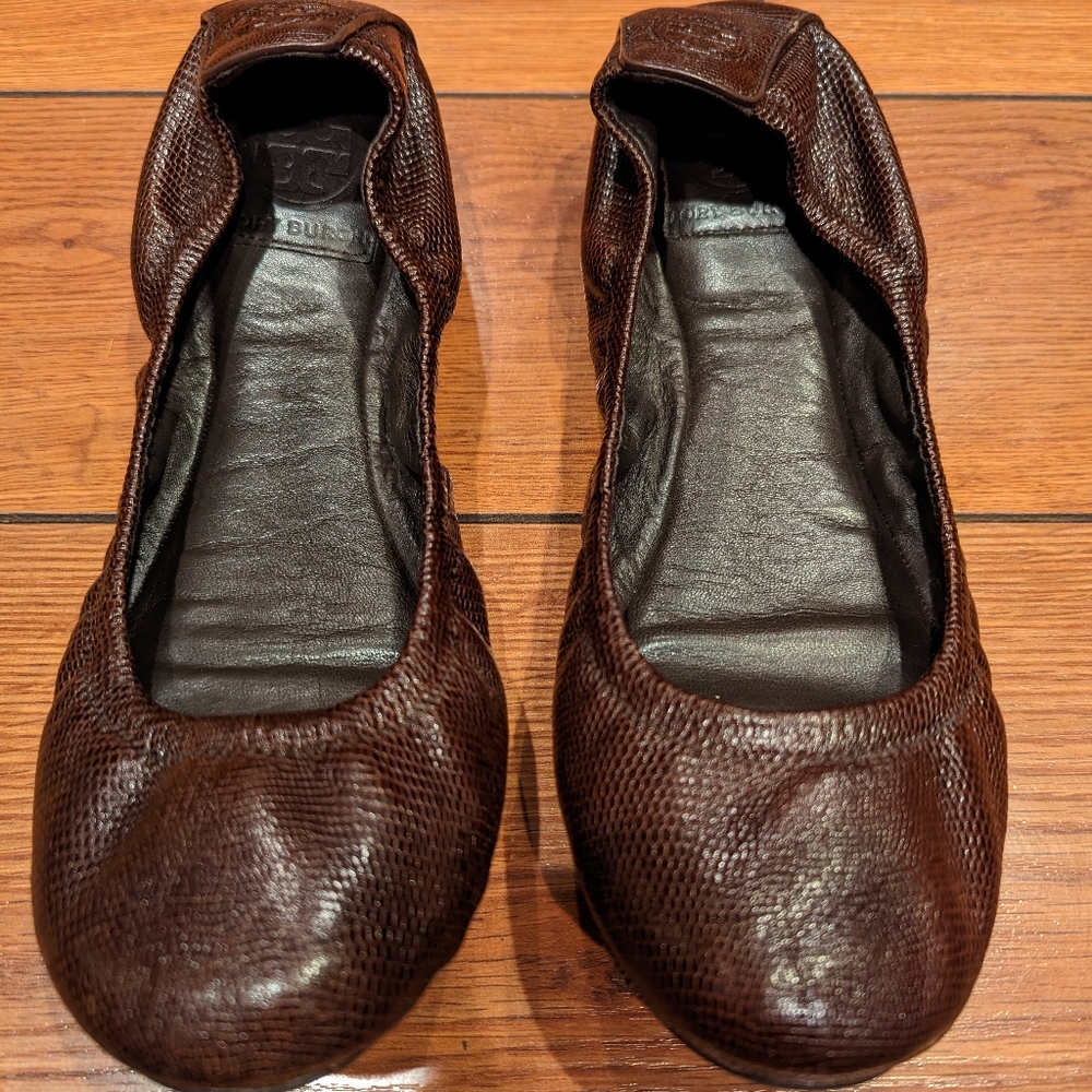 Tory Burch Eddies brown textured foldable lambskin flats